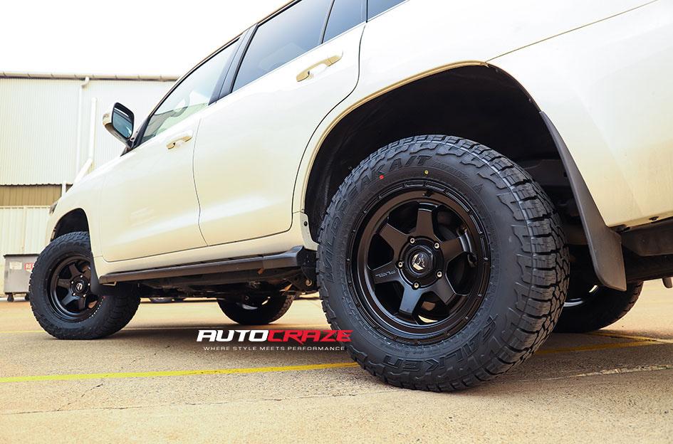 TOYOTA LANDCRUSIER SHOK MATTE BLACK